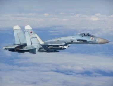 Bίντεο: Για πρώτη φορά ρωσικό μαχητικό Su-27 αναχαιτίζει F-15C της USAF στη Βαλτική!